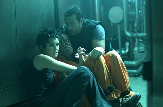 Lockout (2012) - photo 23