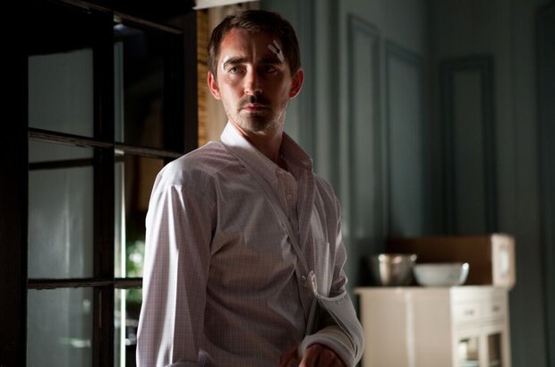The Resident (2010) - photo 4