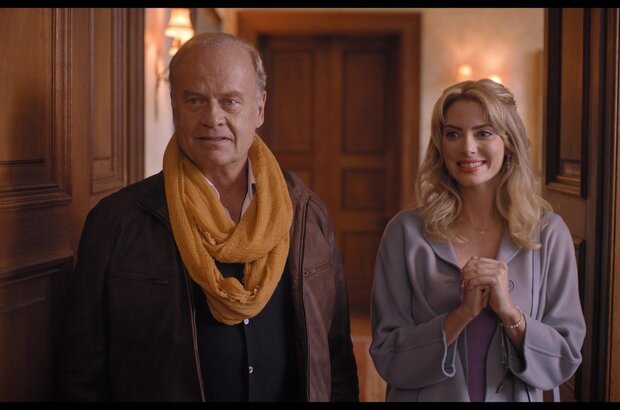 Father Christmas Is Back (2021) - photo 3