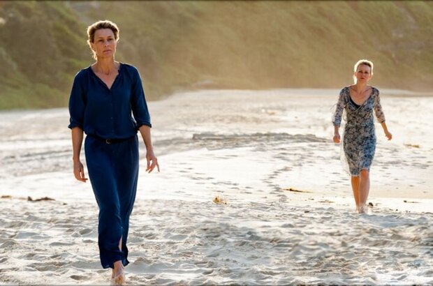Adore (2013) - photo 17