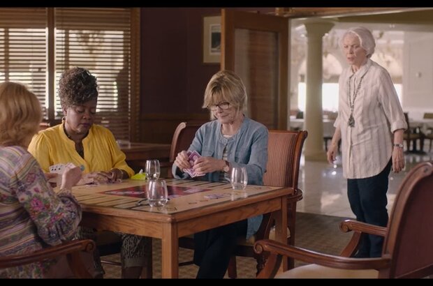 Queen Bees (2021) - photo 5