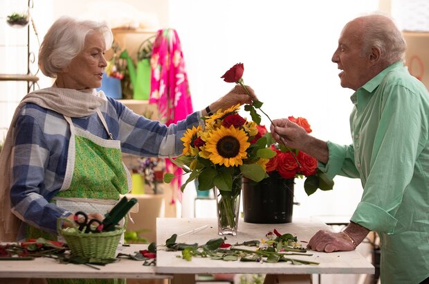 Queen Bees (2021) - photo 3