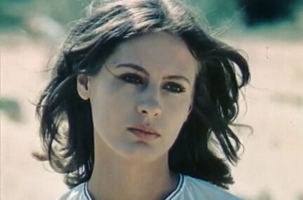 A strip of uncut wild flowers (1979) - photo 6