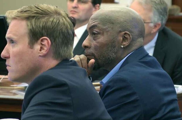 Into the Weeds: Dewayne 'Lee' Johnson vs Monsanto Company (2022) - photo 1