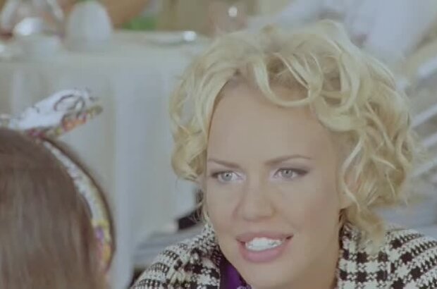 Blondinka v nokaute (2010) - photo 1
