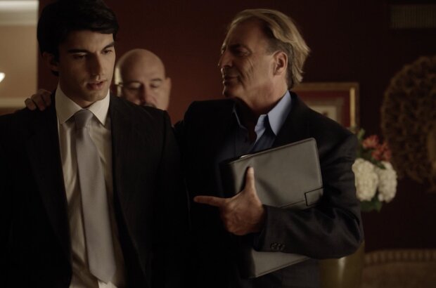 Con Man (2018) - photo 1
