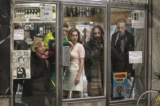 The Bar (2017) - photo 6