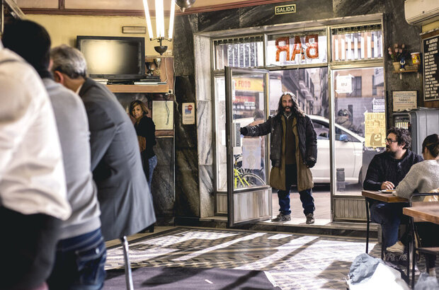 The Bar (2017) - photo 11