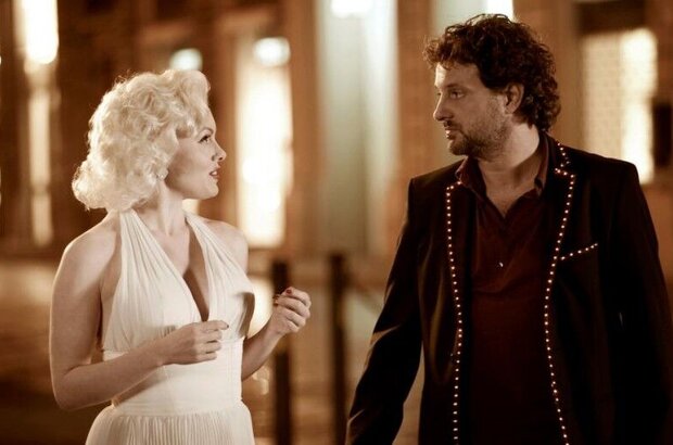 Io & Marilyn (2009) - photo 9