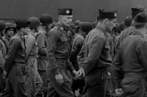 We Stand Alone Together (2001) - photo 8