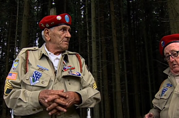 We Stand Alone Together (2001) - photo 1