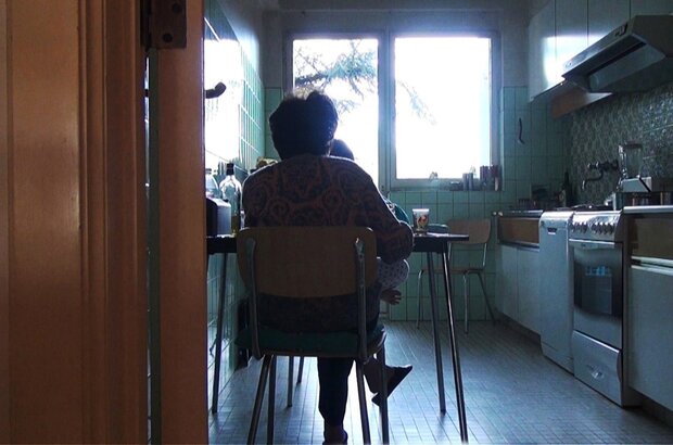 No Home Movie (2015) - photo 2