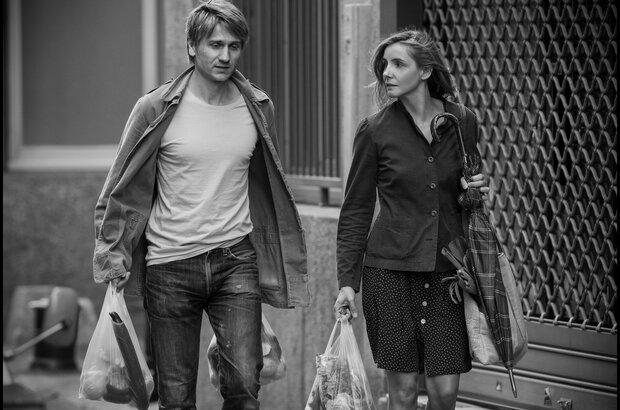 In the Shadow of Women (2015) - photo 4
