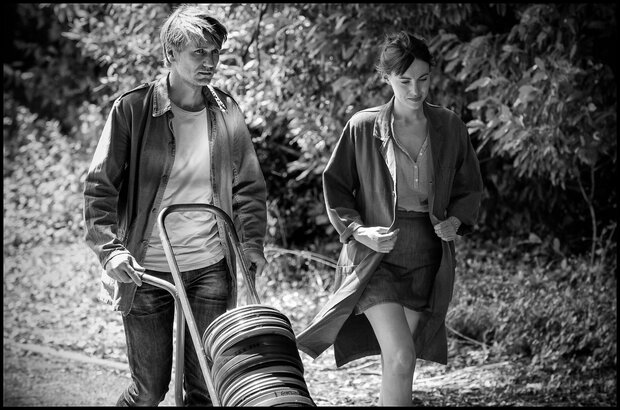 In the Shadow of Women (2015) - photo 6