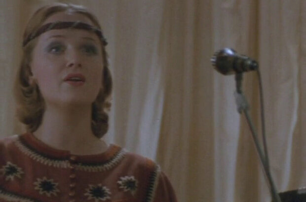 With whom you are married, singer? (1988) - photo 4