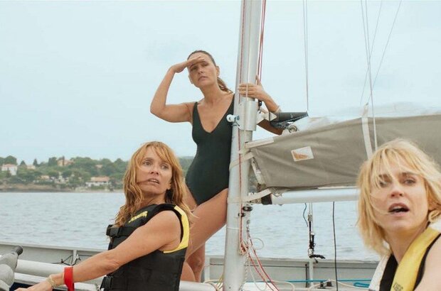 MILF (2018) - photo 7