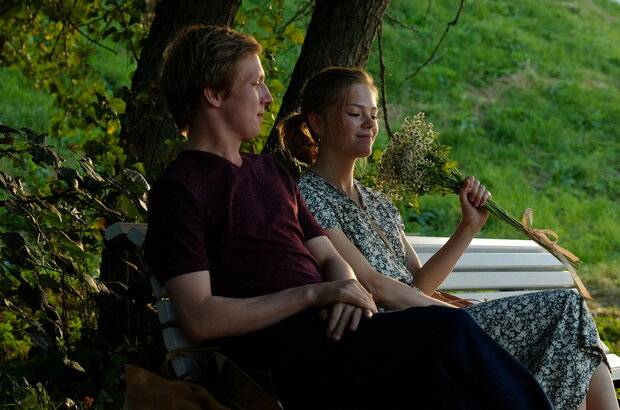Couple from the Future (2021) - photo 5