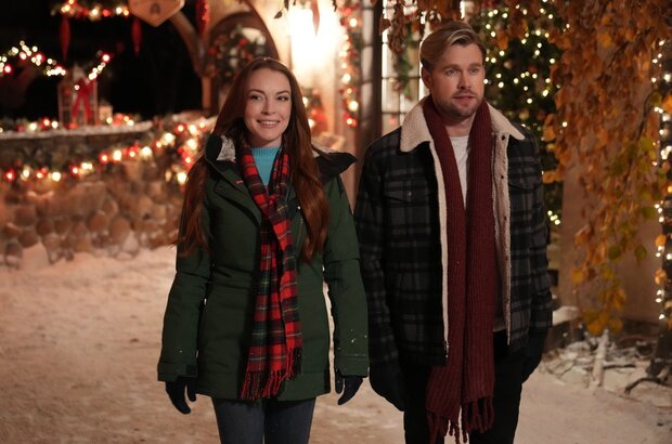 Falling for Christmas (2022) - photo 1