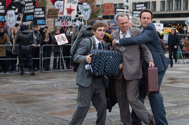 Unfinished Business (2014) - photo 2