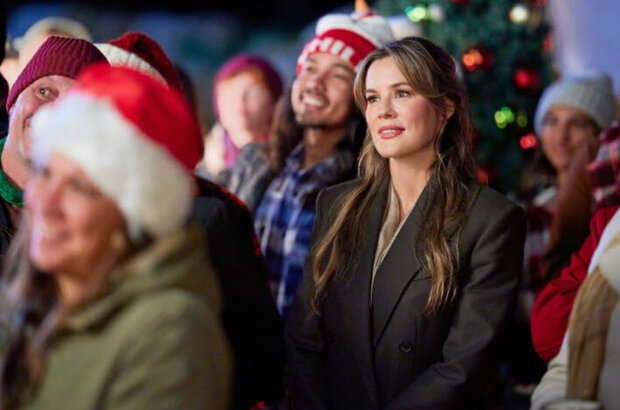Navigating Christmas (2023) - photo 1