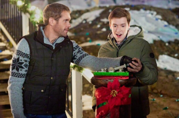 Navigating Christmas (2023) - photo 8