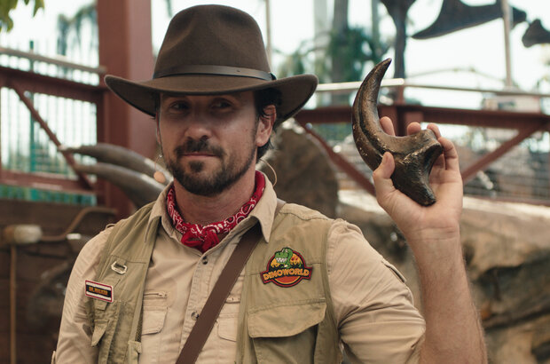 The Invisible Raptor (2023) - photo 7