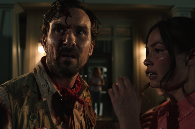 The Invisible Raptor (2023) - photo 5