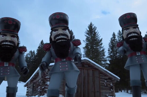 When Santa Fell to Earth (2011) - photo 1