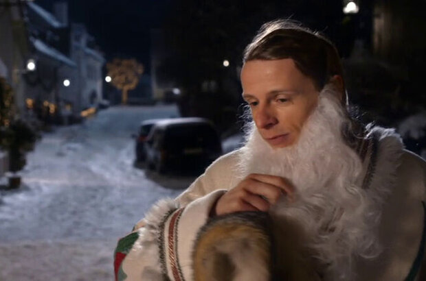 When Santa Fell to Earth (2011) - photo 2
