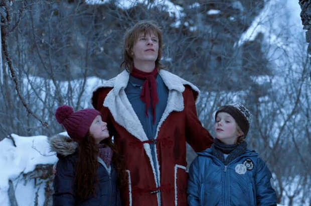 When Santa Fell to Earth (2011) - photo 7