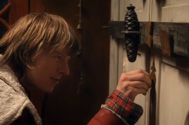 When Santa Fell to Earth (2011) - photo 9