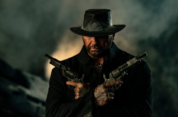 В потерянных землях (2025) - фото 10