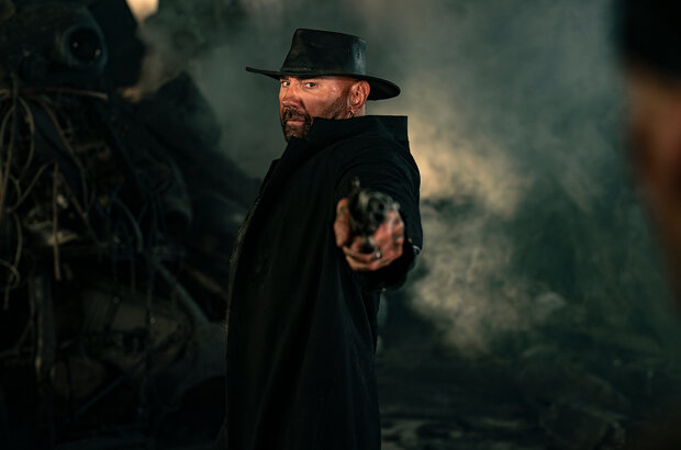 В потерянных землях (2025) - фото 8