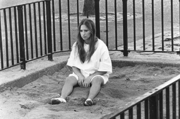 Up the Sandbox (1972) - photo 1