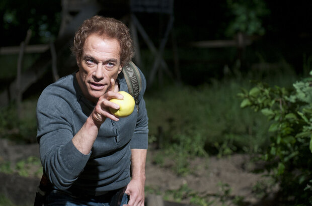 Enemies Closer (2013) - photo 3