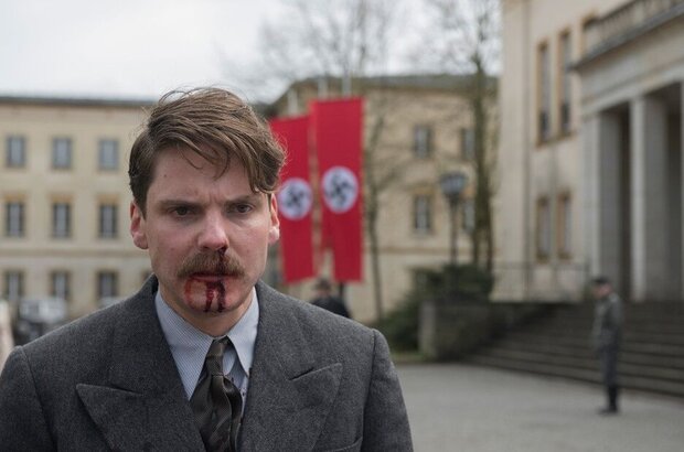 Alone in Berlin (2016) - photo 2