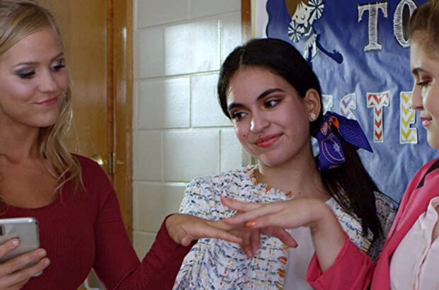 Teenage Girl: Valerie's Holiday (2019) - photo 8