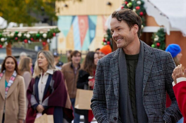 Magic in Mistletoe (2023) - photo 7