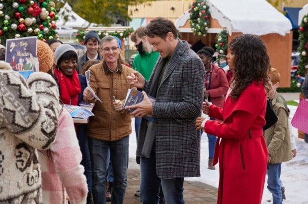 Magic in Mistletoe (2023) - photo 8