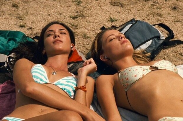 And Soon the Darkness (2010) - photo 3