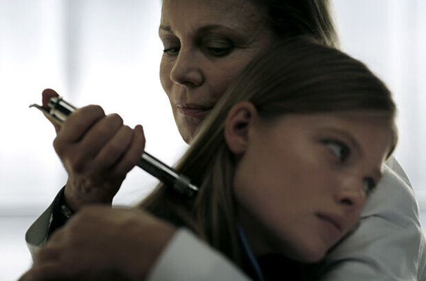 Chrysalis (2007) - photo 6
