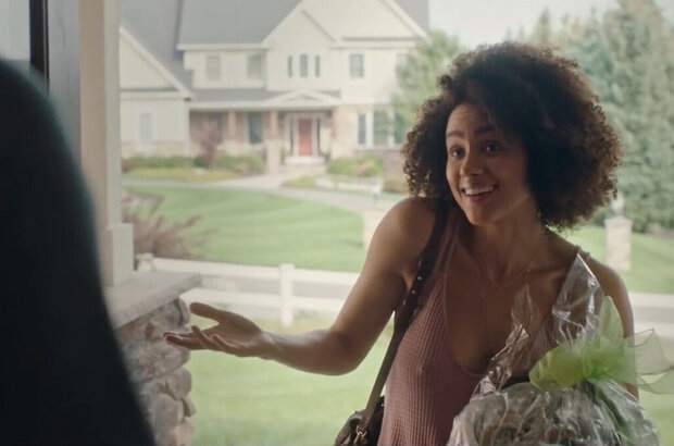 Holly Slept Over (2020) - photo 1