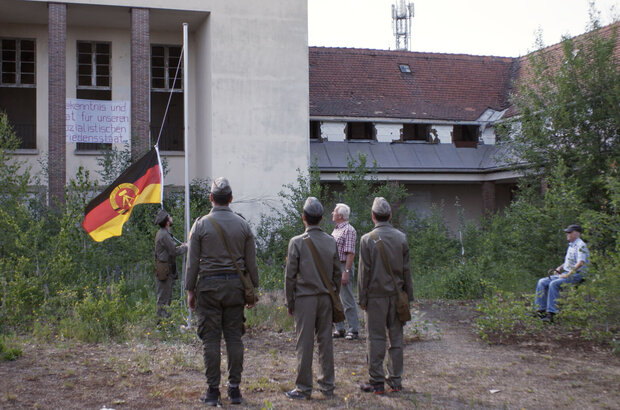 Fortschritt im Tal der Ahnungslosen / Progress in the Valley of the People Who Don’t Know (2018) - photo 1