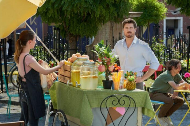 Love on the Right Course (2024) - photo 8