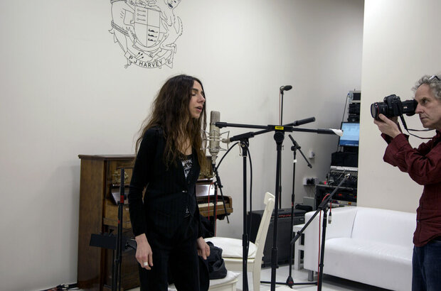 PJ Harvey - A Dog Called Money (2019) - photo 2