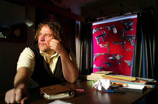 Louise Hires a Contract Killer (2008) - photo 3