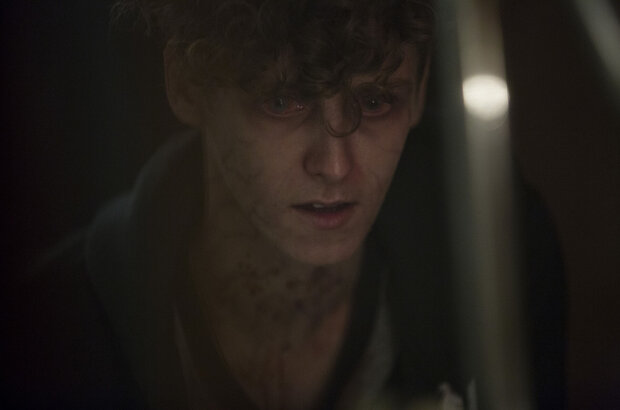 Viral (2016) - photo 7