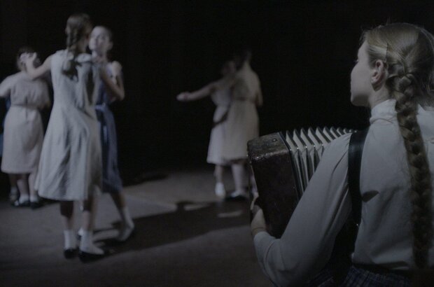 Girls (2015) - photo 4