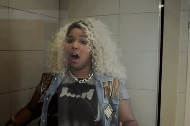 Love, Lizzo (2022) - photo 2