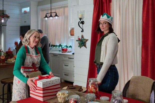 A Tale of Two Christmases (2022) - photo 3